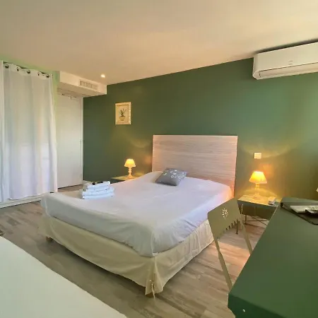 Les Calanques ホテル レ・ズィサンブル