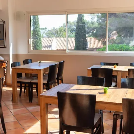 ホテル Les Calanques レ・ズィサンブル