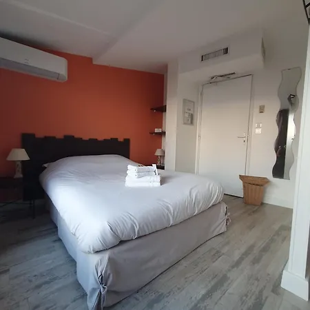 ホテル Les Calanques 3*