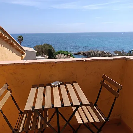 Les Calanques 3* レ・ズィサンブル