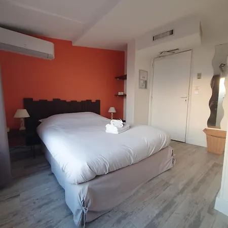 ホテル Les Calanques 3*