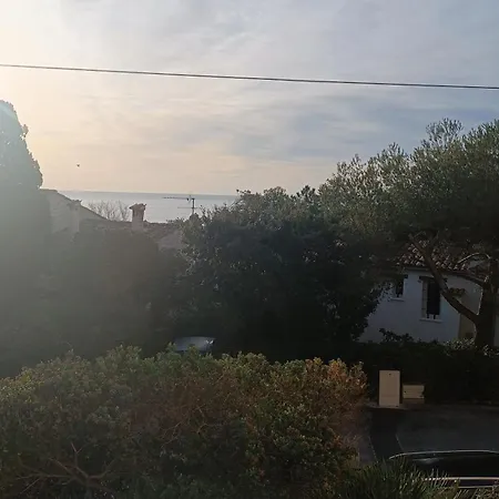 ホテル Les Calanques レ・ズィサンブル