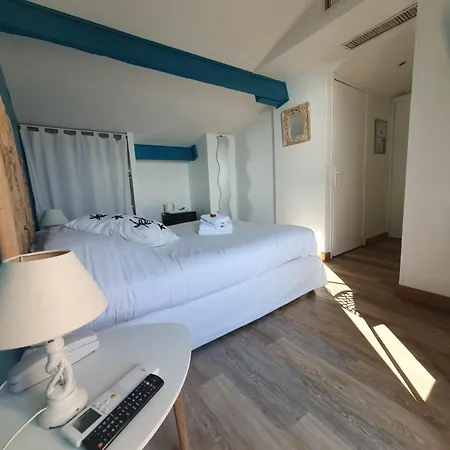 Les Calanques 3* レ・ズィサンブル