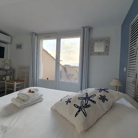 Les Calanques 3* レ・ズィサンブル