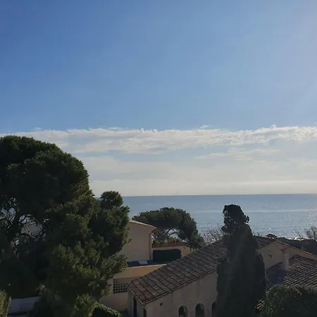 Les Calanques 3* レ・ズィサンブル