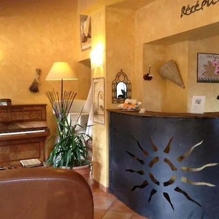 Hotell Les Calanques 3*
