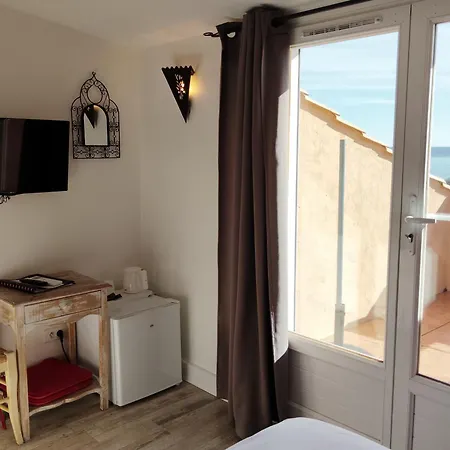 Les Calanques 3* レ・ズィサンブル