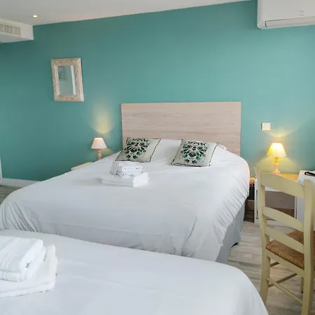 Les Calanques 3* レ・ズィサンブル
