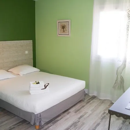 Les Calanques 3* レ・ズィサンブル