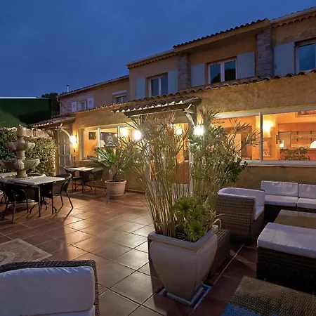 Hotell Les Calanques 3*