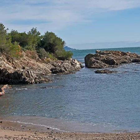 ホテル Les Calanques 3*