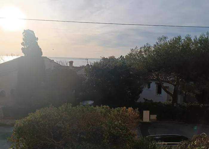 호텔 Les Calanques 레지상브르