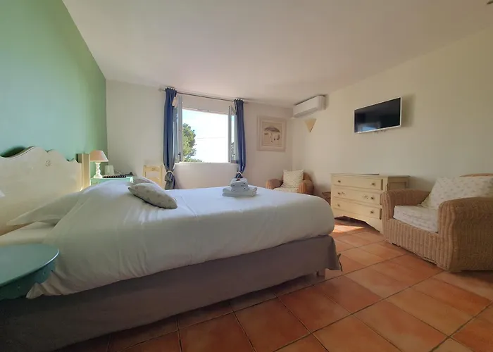 Les Calanques 3* 레지상브르