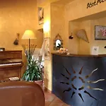 Hotel Les Calanques 3*