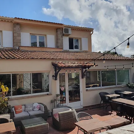 Hotel Les Calanques 3*