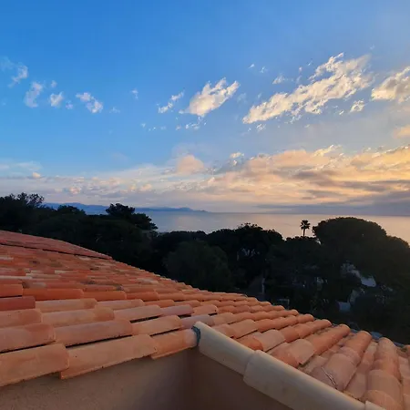 Hotel Les Calanques 3*