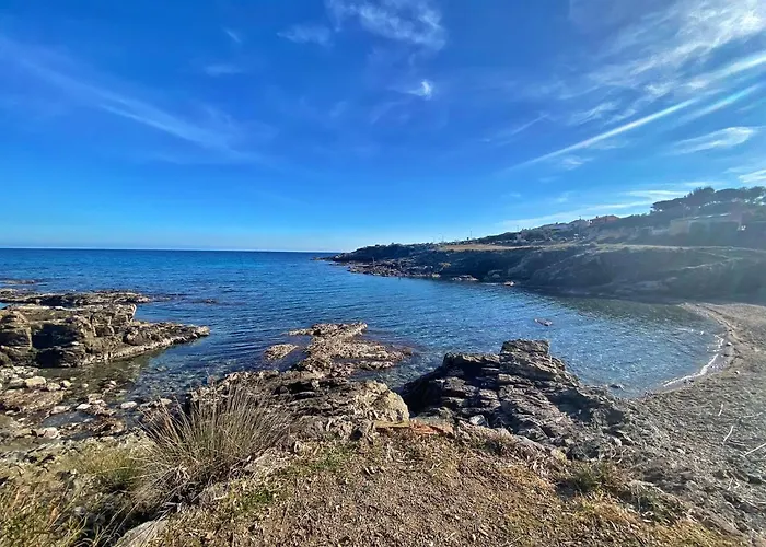 Les Calanques فندق لي إيسامبر